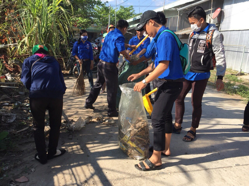 hinh xa Phu My ra quan VSMT, trong hoa (2).jpg